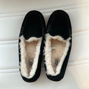 Ugg shoes black, size 8, no tag, never worn.
